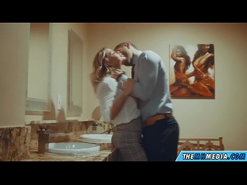 ❤️ Kung ang usa ka busty blonde naghaylo kanimo sa usa ka publiko nga kasilyas ❤️❌ Porno fb sa amon ﹏